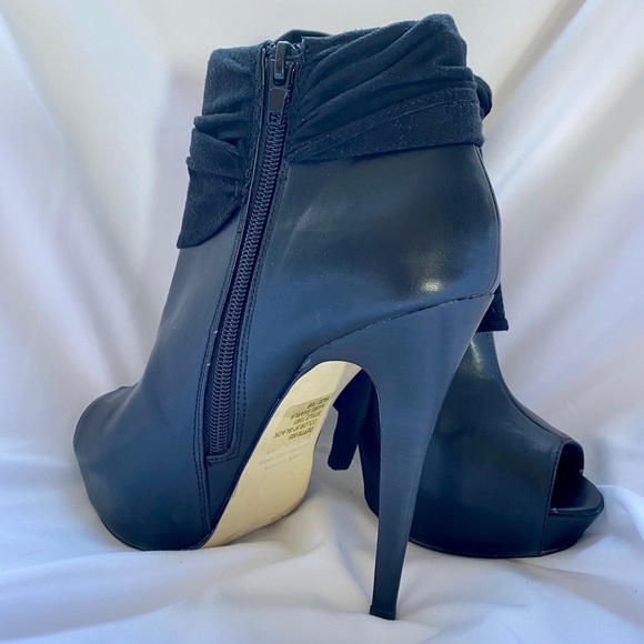 Black leather booties - Picture 3 of 7